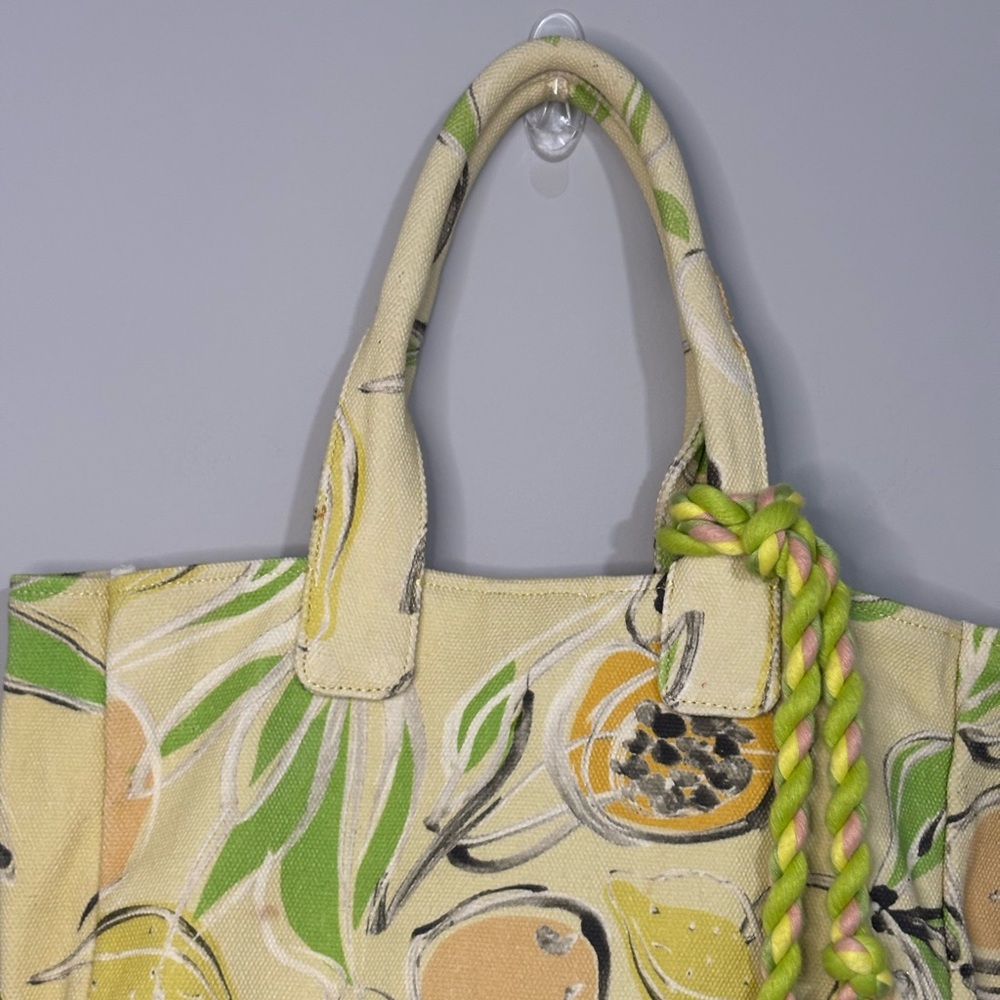 Vince Camuto Orla Tote in Lemon Print Resort Beach Summertime - Picture 3 of 7